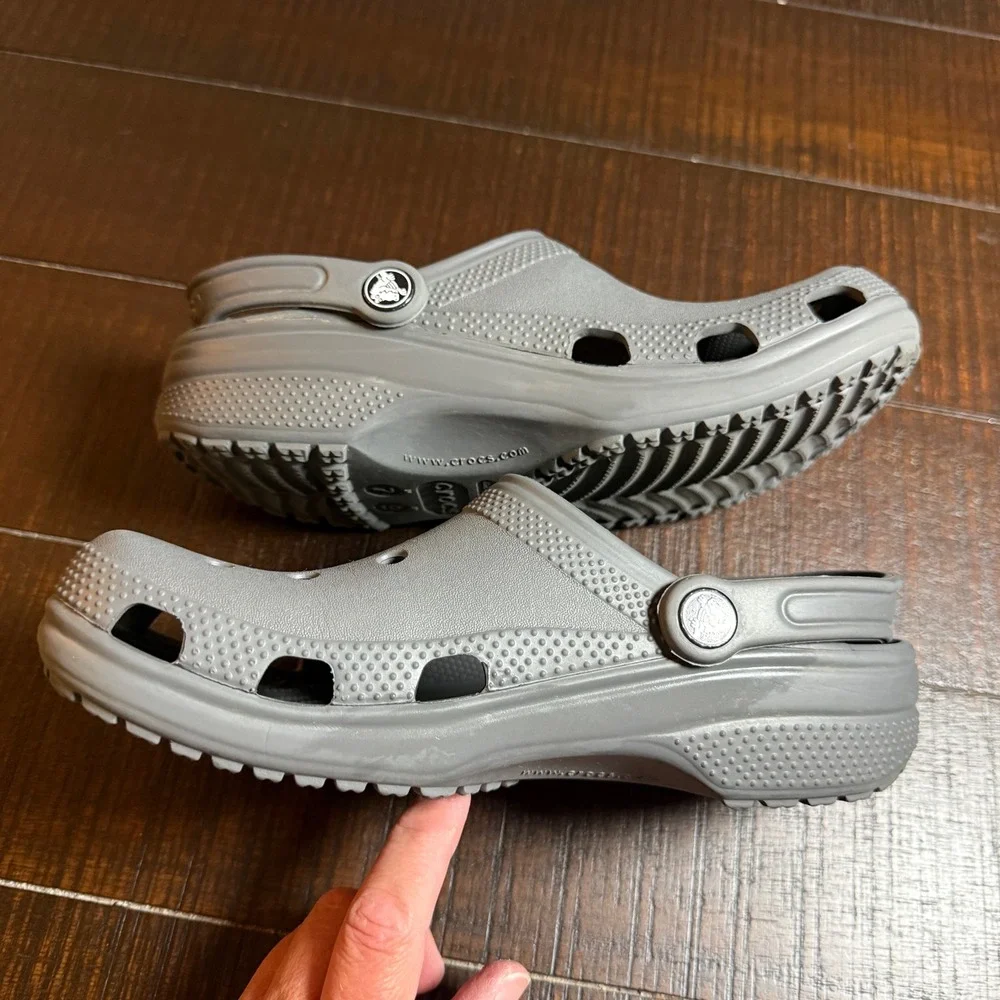 Crocs Classic Clogs Unisex Mens 7 Womens 9 Grey Gray Slip On Comfort Shoes